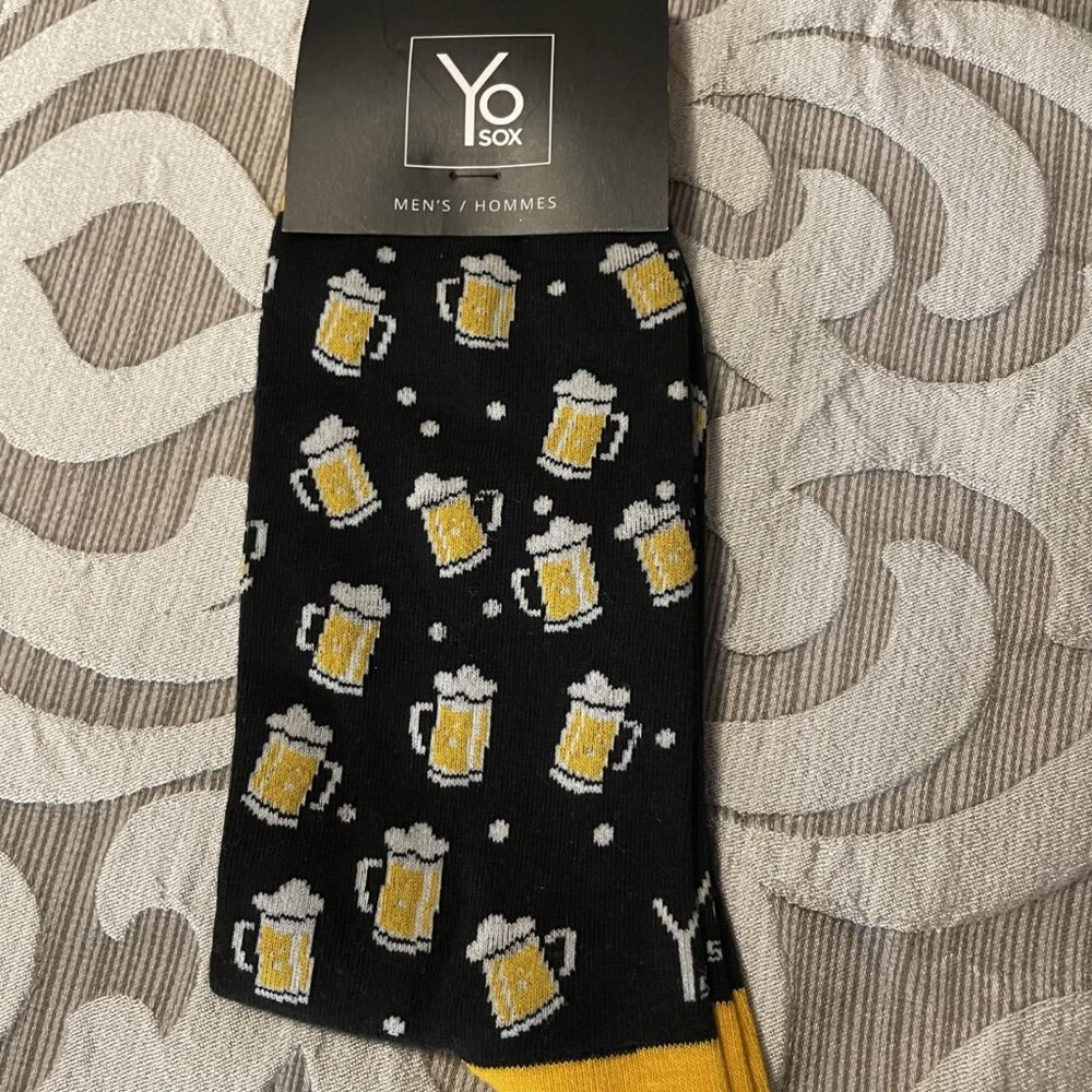 Yo Sox Beer Mug Print Men's Crew Novelty Socks Size 7-12 Black Yellow White NEW
